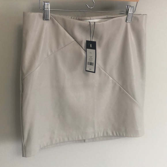 ******SOLD******NWT Dynamite Faux Leather Skirt - Picture 2 of 5